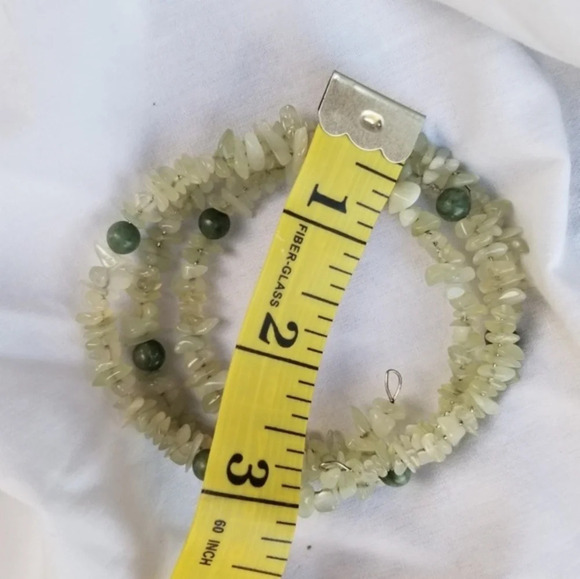 Wire strung prehnite and jade bracelet - Picture 4 of 6